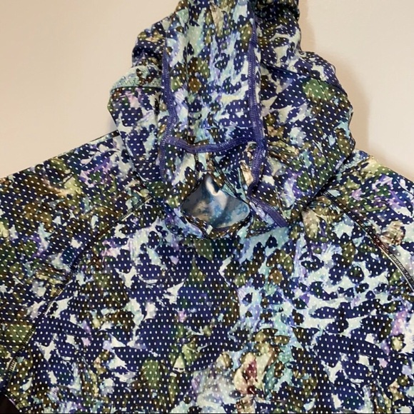 🦄Lululemon water bound Runbeam Hoodie Rash Guard Pullover RARE Size 12 - Picture 5 of 10